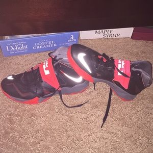 Lebron basketball shoes